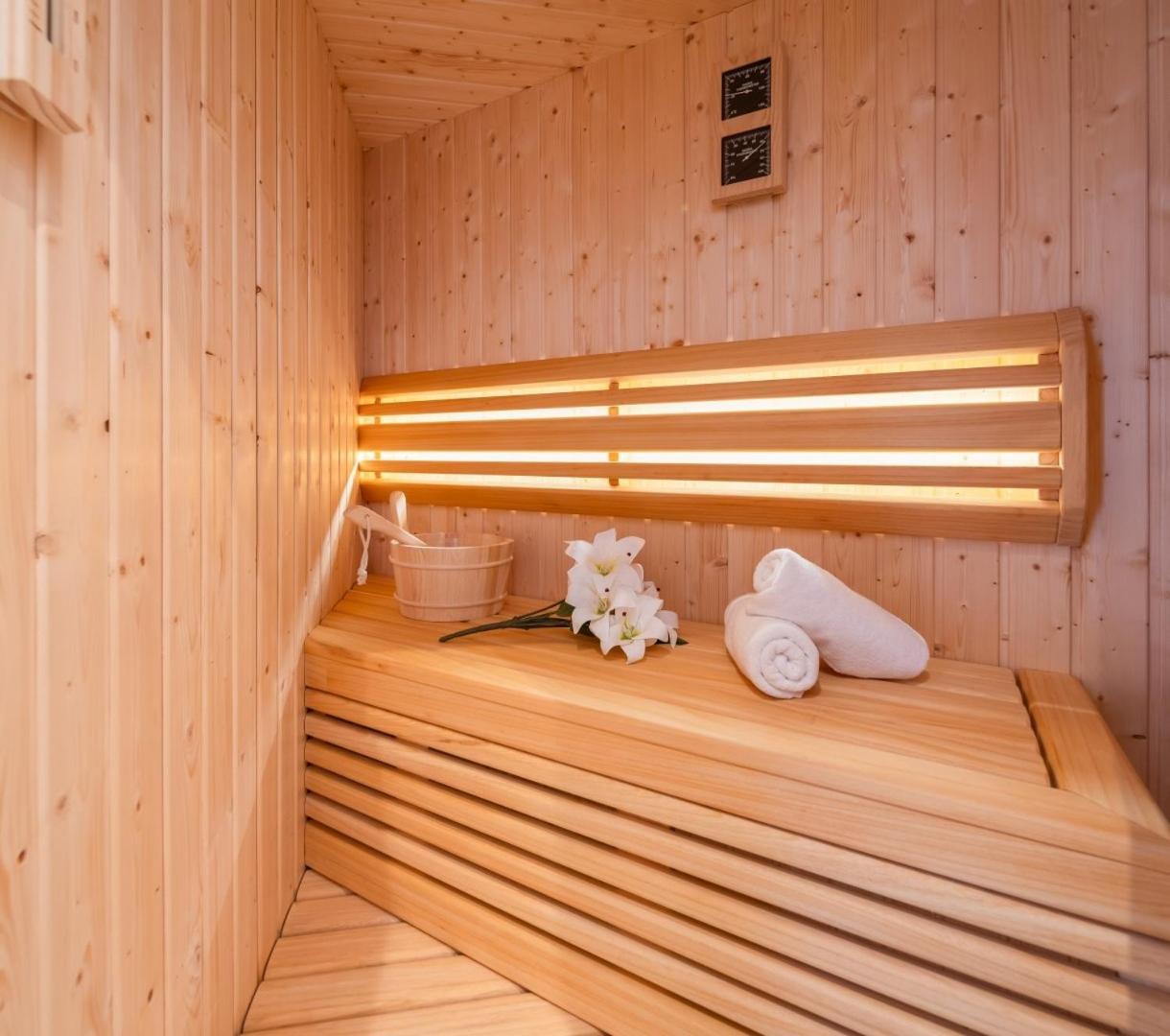 Luxury Apartment Silvery In Split Center With Jacuzzi, Sauna And Parking ภายนอก รูปภาพ