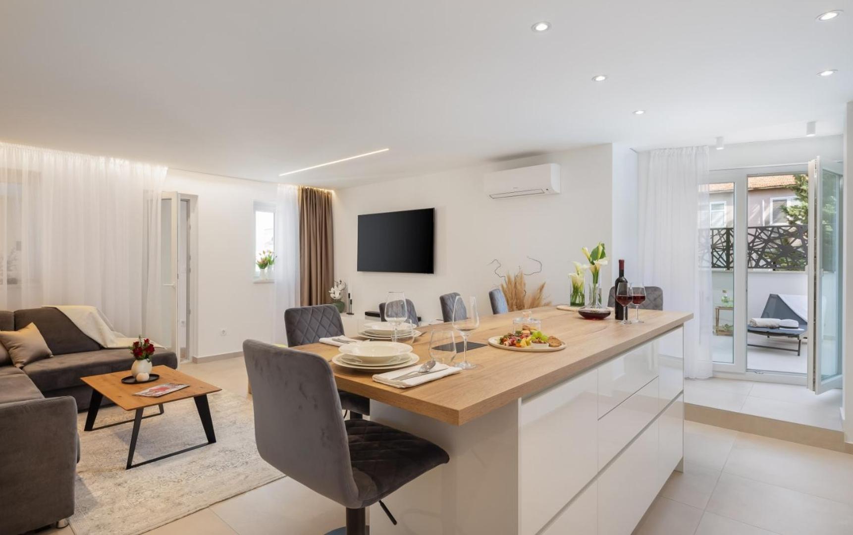 Luxury Apartment Silvery In Split Center With Jacuzzi, Sauna And Parking ภายนอก รูปภาพ