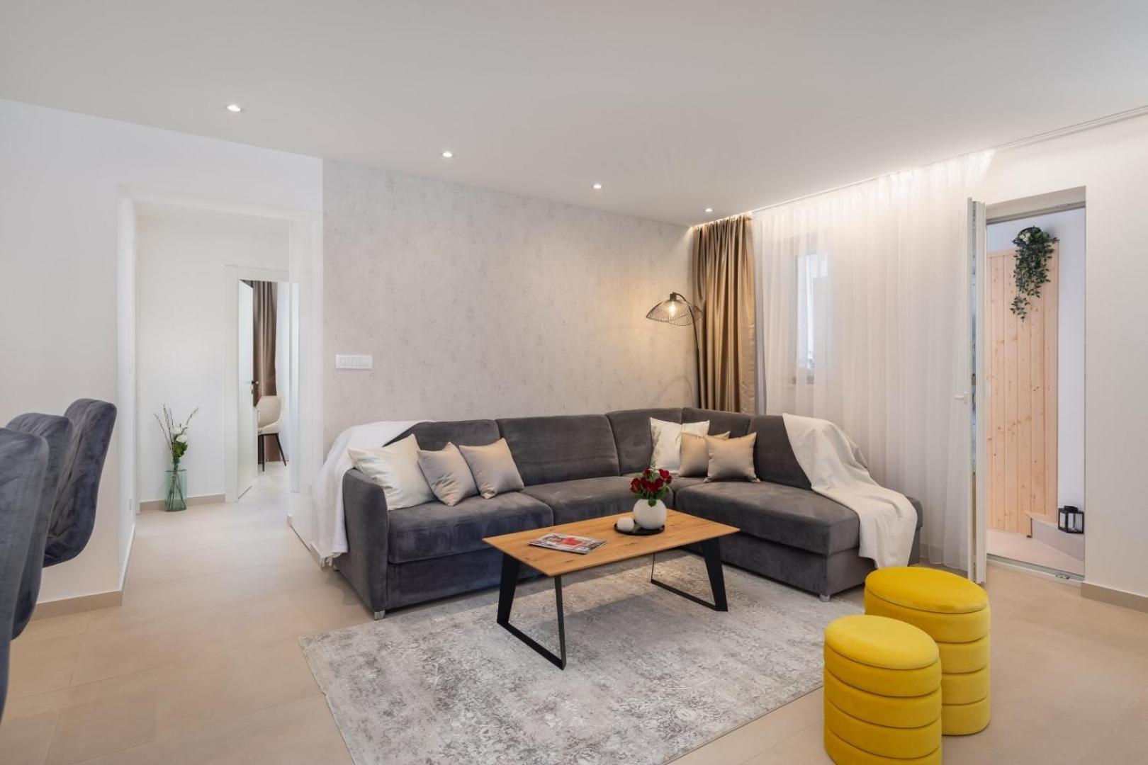 Luxury Apartment Silvery In Split Center With Jacuzzi, Sauna And Parking ภายนอก รูปภาพ