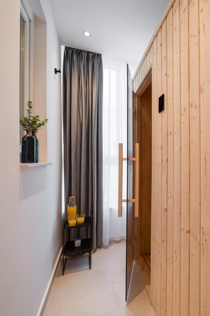 Luxury Apartment Silvery In Split Center With Jacuzzi, Sauna And Parking ภายนอก รูปภาพ