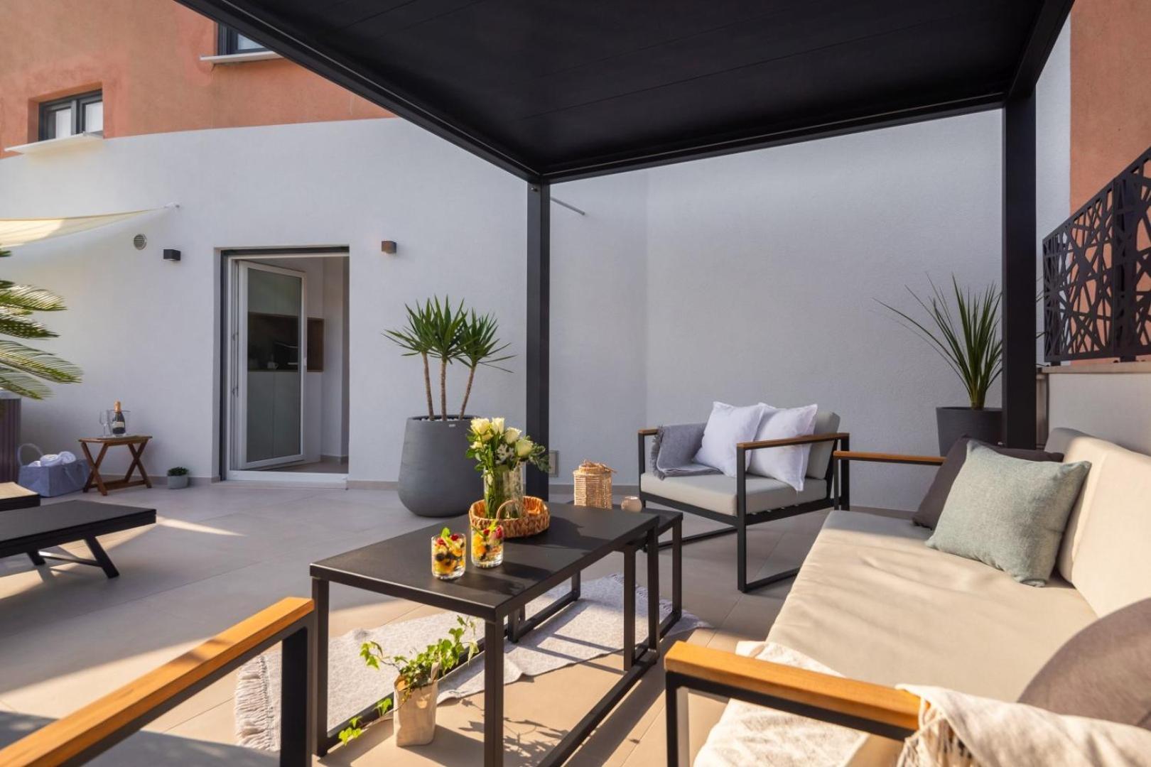 Luxury Apartment Silvery In Split Center With Jacuzzi, Sauna And Parking ภายนอก รูปภาพ