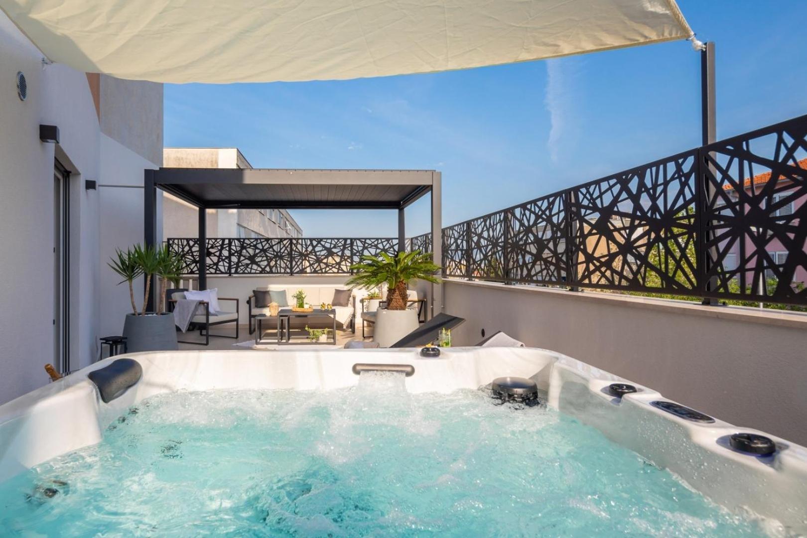 Luxury Apartment Silvery In Split Center With Jacuzzi, Sauna And Parking ภายนอก รูปภาพ