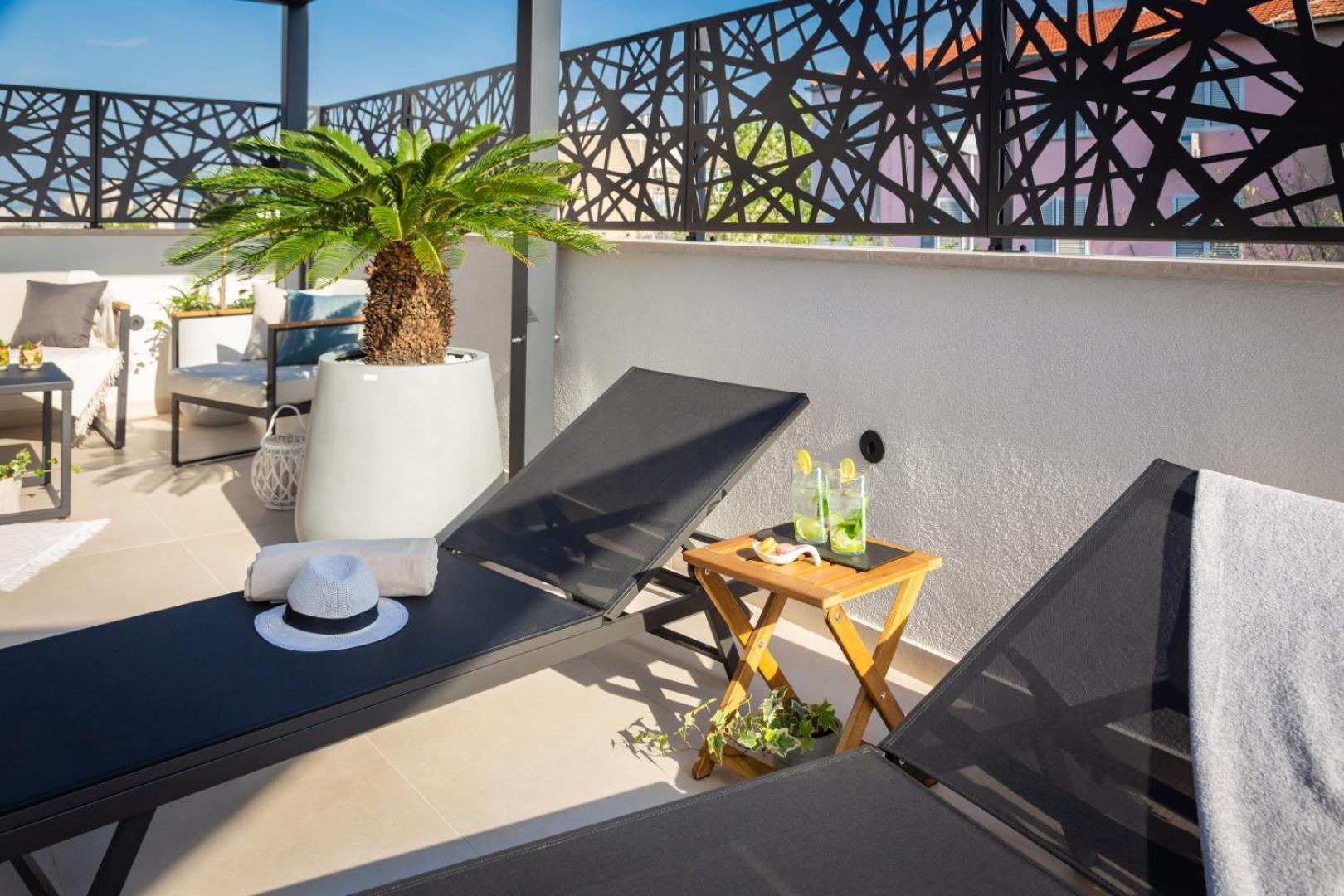 Luxury Apartment Silvery In Split Center With Jacuzzi, Sauna And Parking ภายนอก รูปภาพ