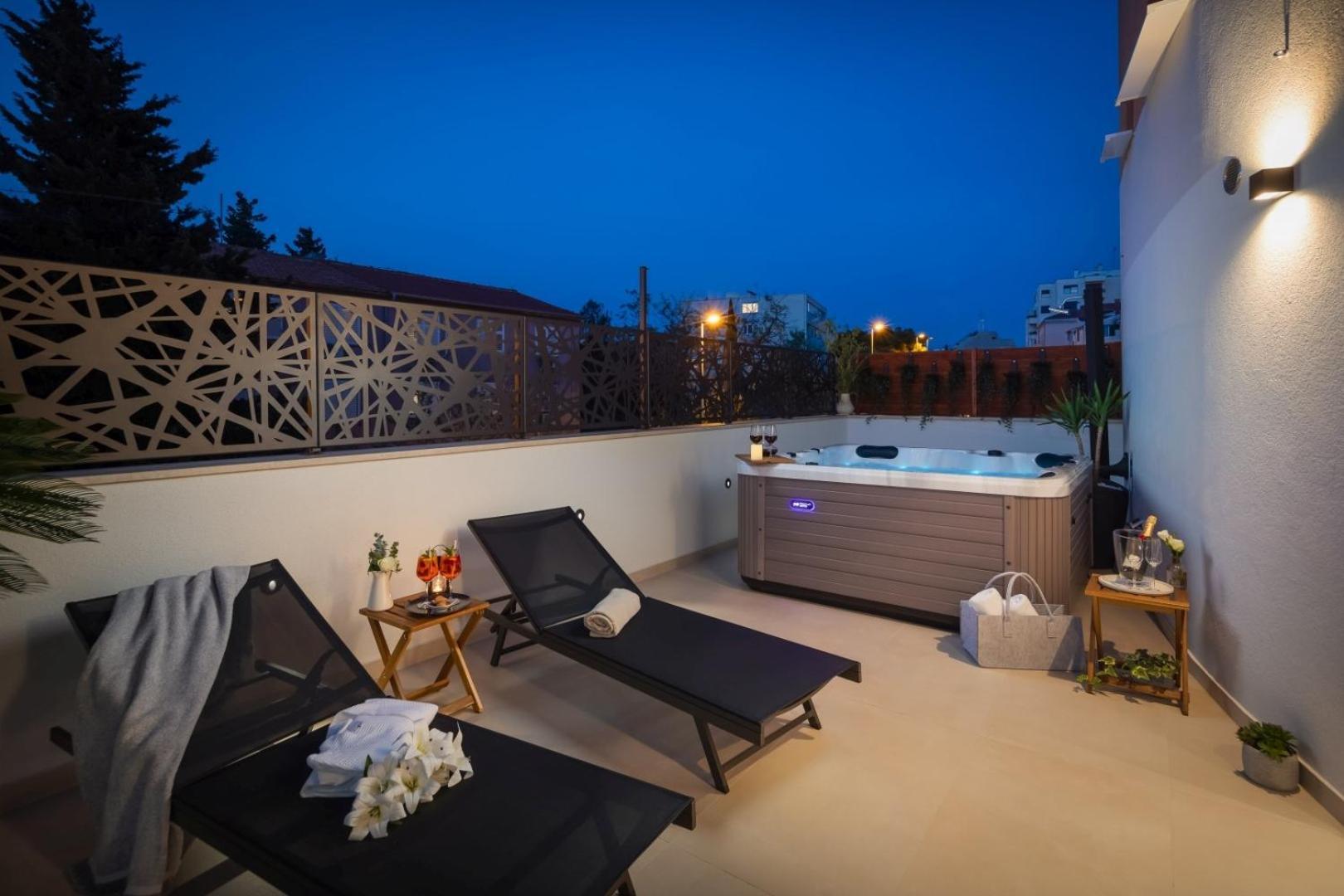 Luxury Apartment Silvery In Split Center With Jacuzzi, Sauna And Parking ภายนอก รูปภาพ