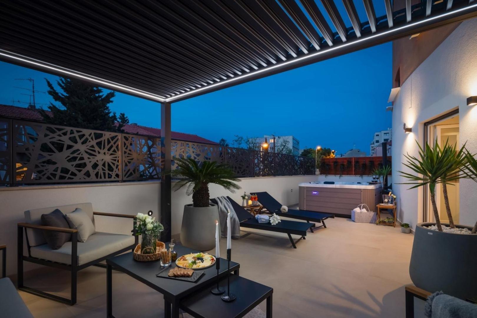 Luxury Apartment Silvery In Split Center With Jacuzzi, Sauna And Parking ภายนอก รูปภาพ