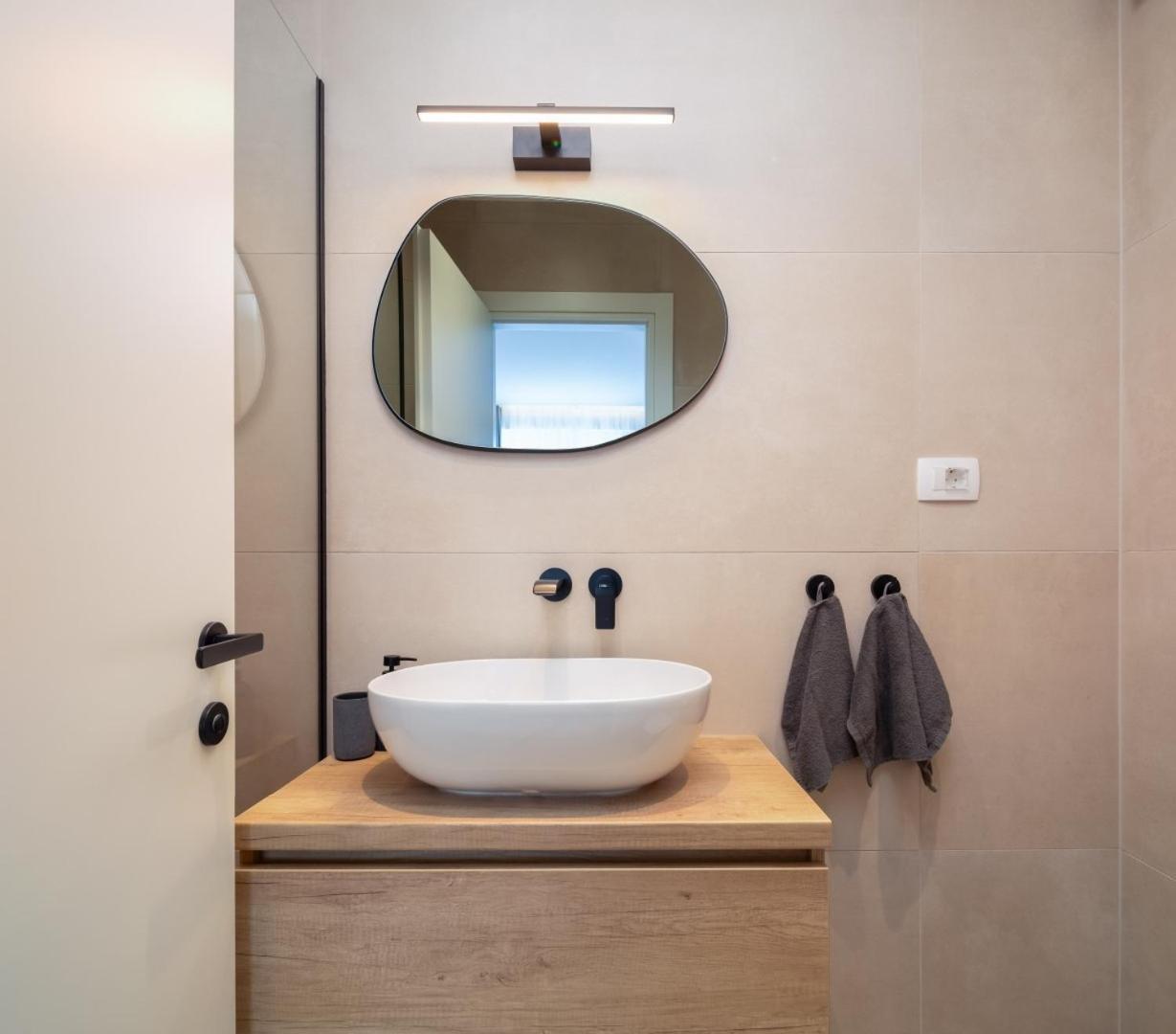 Luxury Apartment Silvery In Split Center With Jacuzzi, Sauna And Parking ภายนอก รูปภาพ