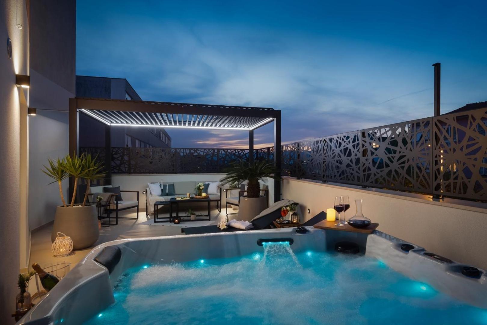 Luxury Apartment Silvery In Split Center With Jacuzzi, Sauna And Parking ภายนอก รูปภาพ
