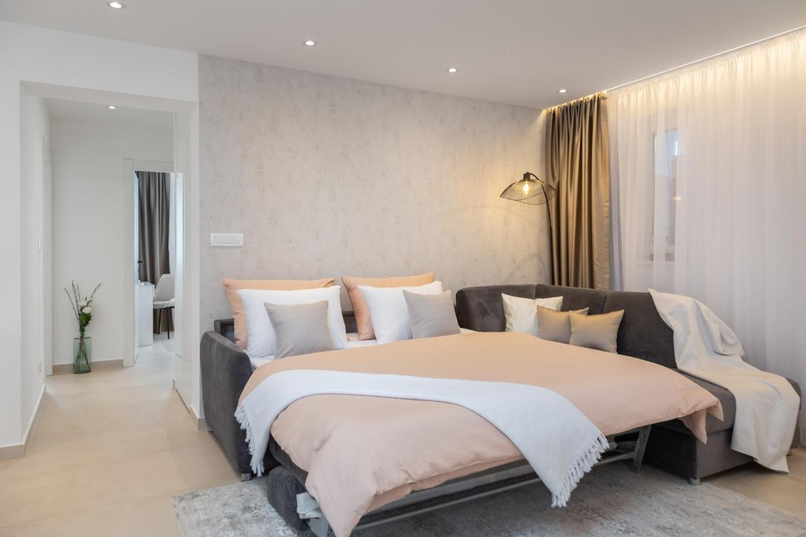 Luxury Apartment Silvery In Split Center With Jacuzzi, Sauna And Parking ภายนอก รูปภาพ