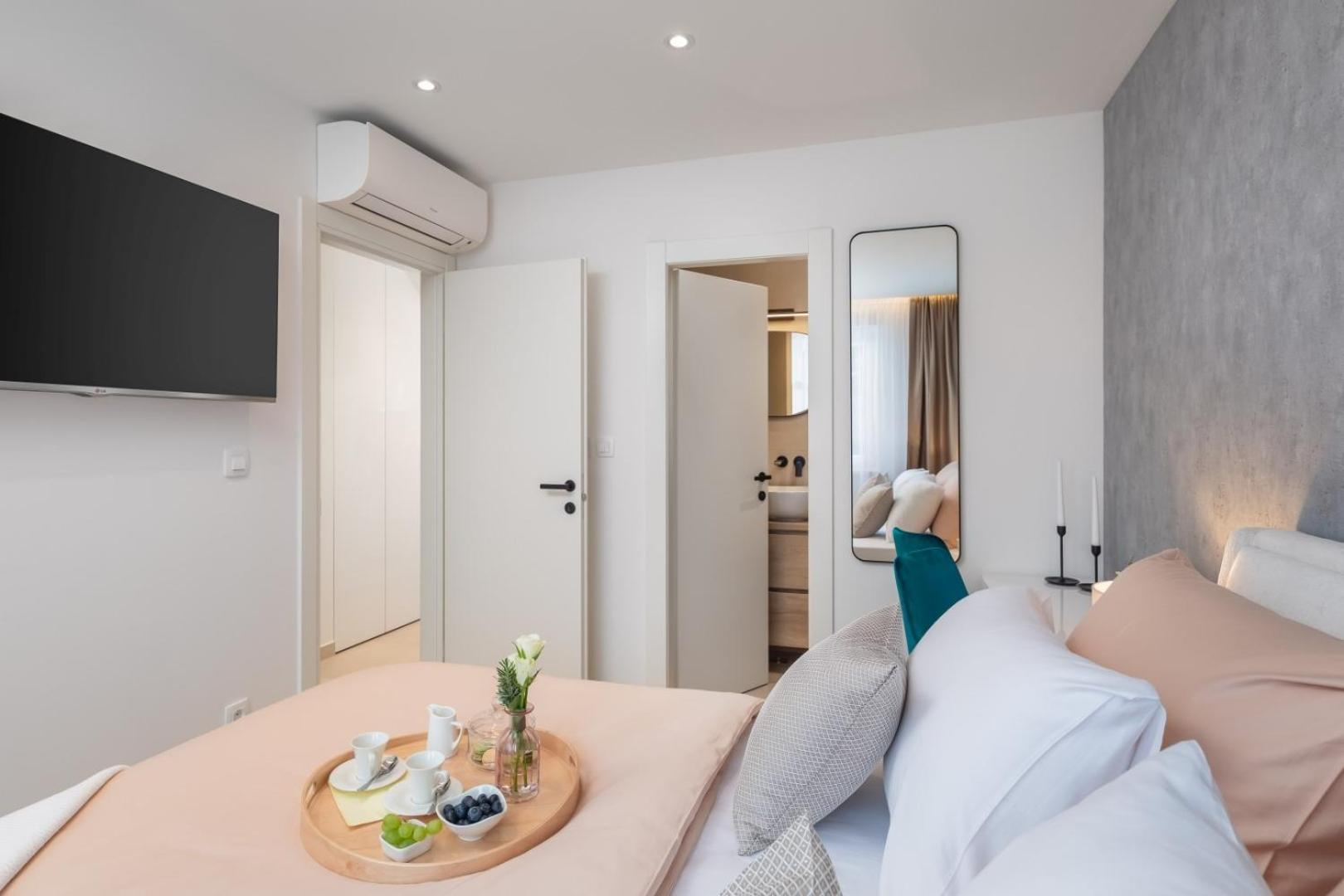 Luxury Apartment Silvery In Split Center With Jacuzzi, Sauna And Parking ภายนอก รูปภาพ