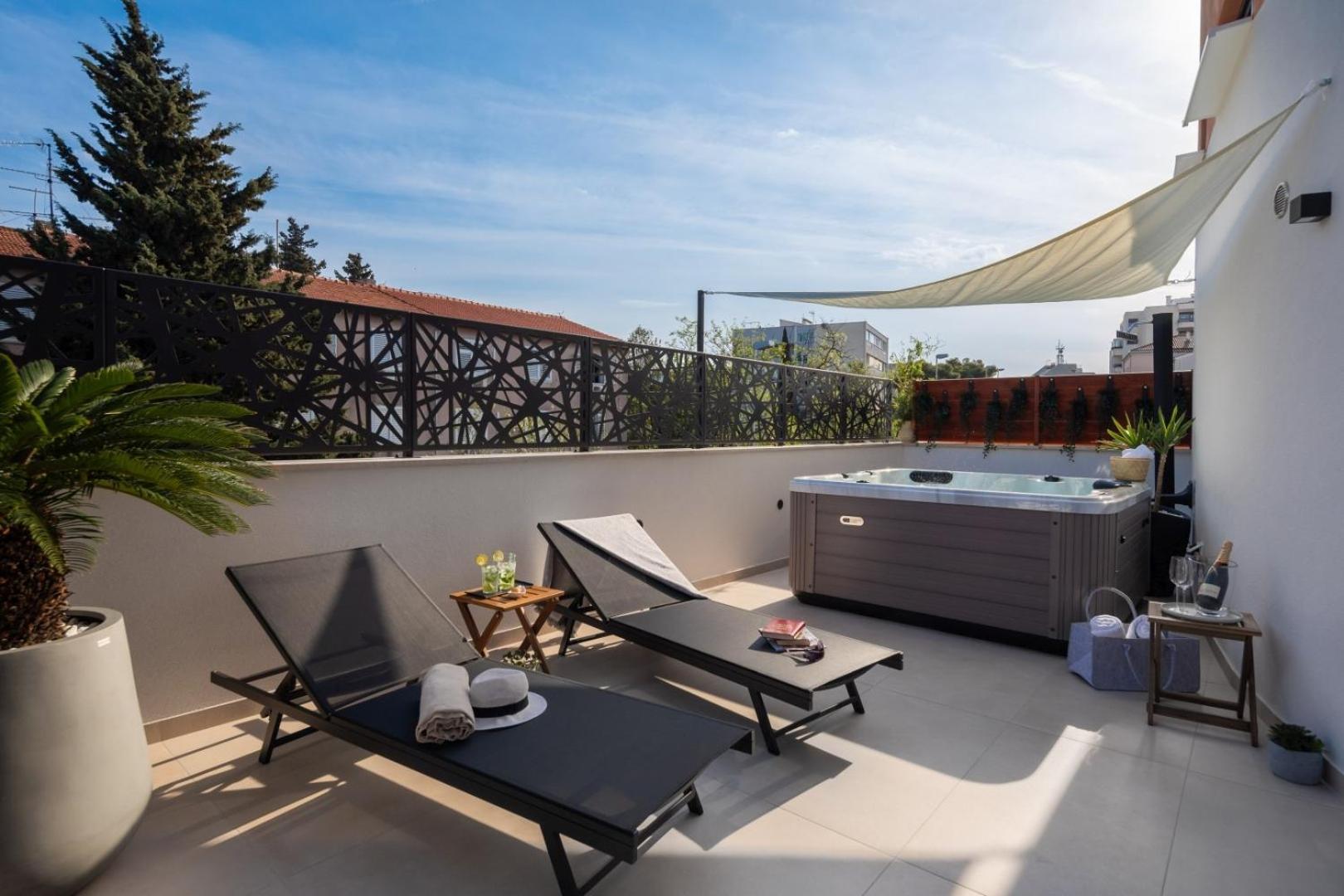 Luxury Apartment Silvery In Split Center With Jacuzzi, Sauna And Parking ภายนอก รูปภาพ