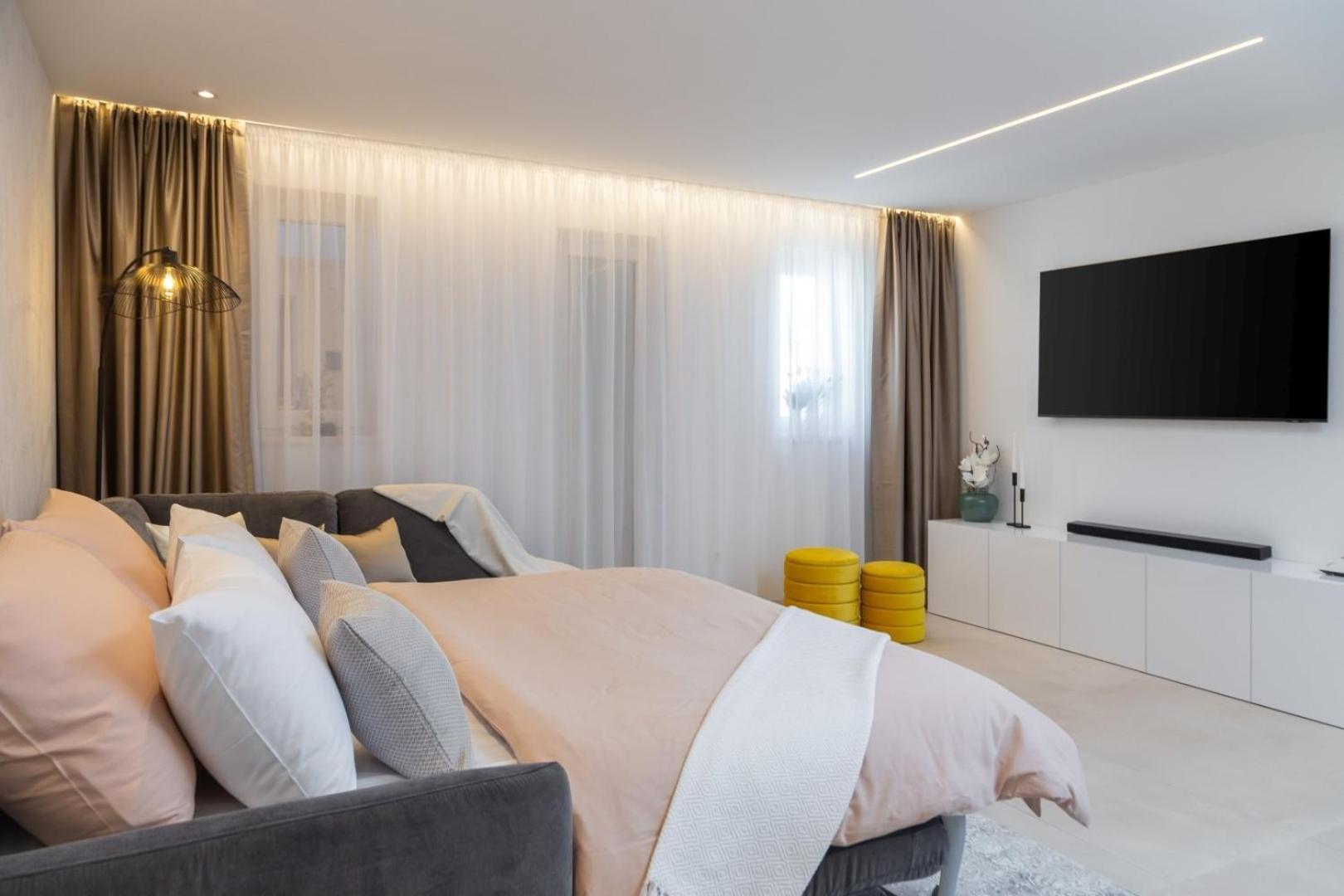 Luxury Apartment Silvery In Split Center With Jacuzzi, Sauna And Parking ภายนอก รูปภาพ