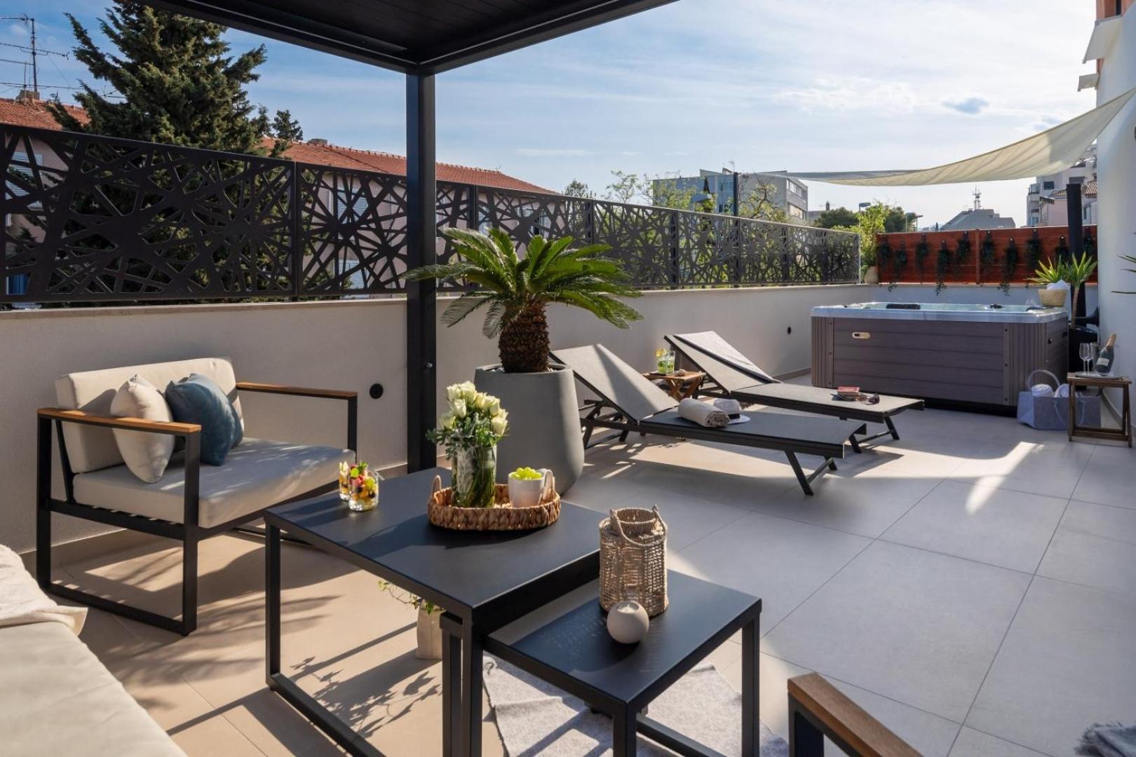 Luxury Apartment Silvery In Split Center With Jacuzzi, Sauna And Parking ภายนอก รูปภาพ