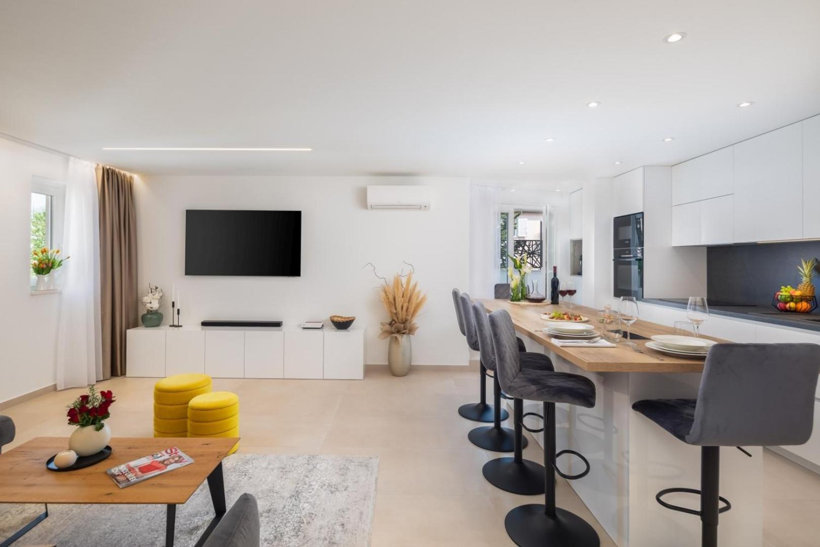 Luxury Apartment Silvery In Split Center With Jacuzzi, Sauna And Parking ภายนอก รูปภาพ