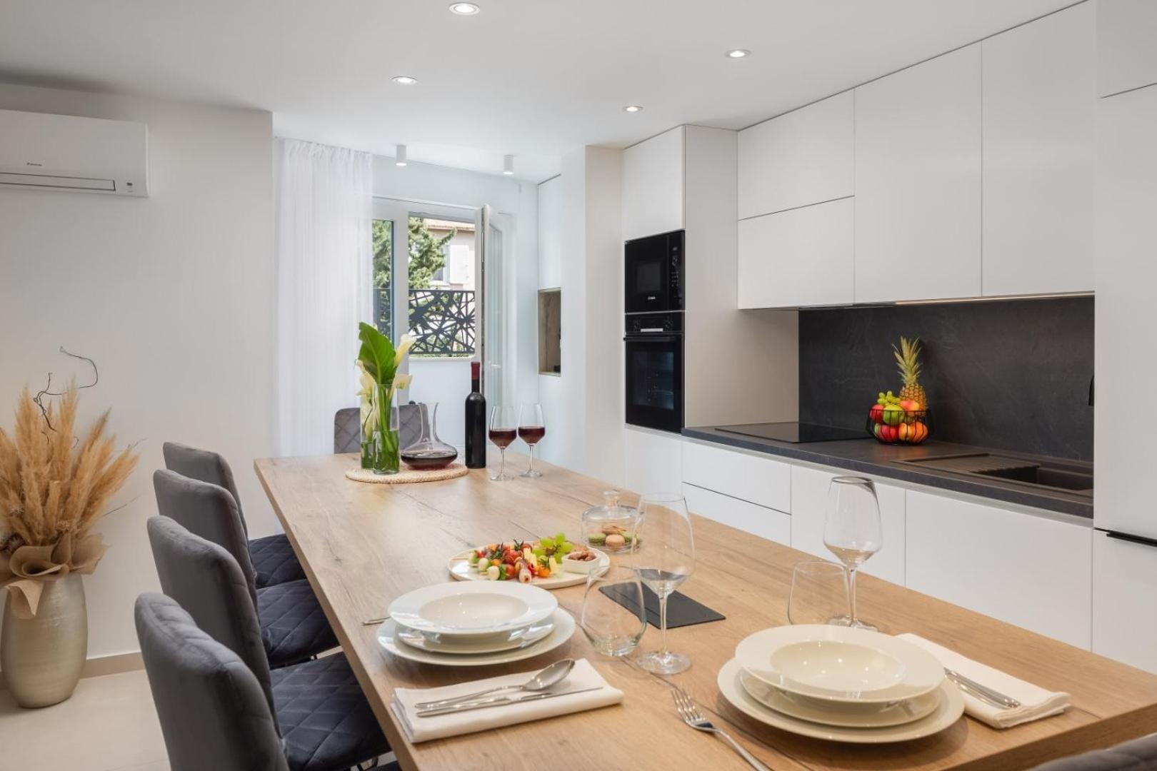 Luxury Apartment Silvery In Split Center With Jacuzzi, Sauna And Parking ภายนอก รูปภาพ
